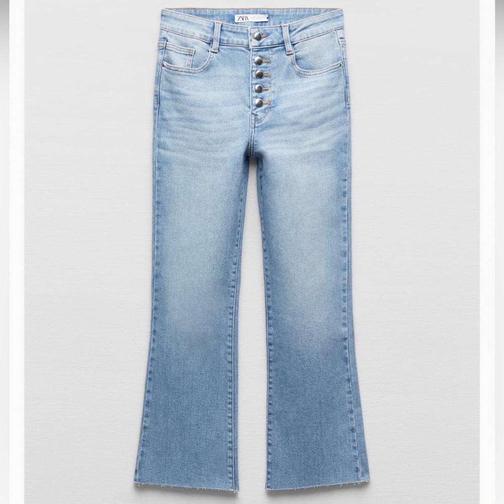Buttoned mini flare jeans